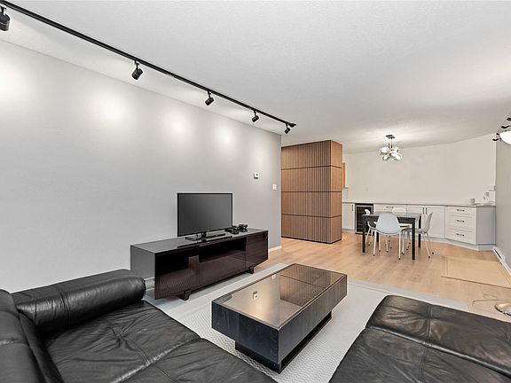 3rd image of 2022 Foul Bay Rd #212