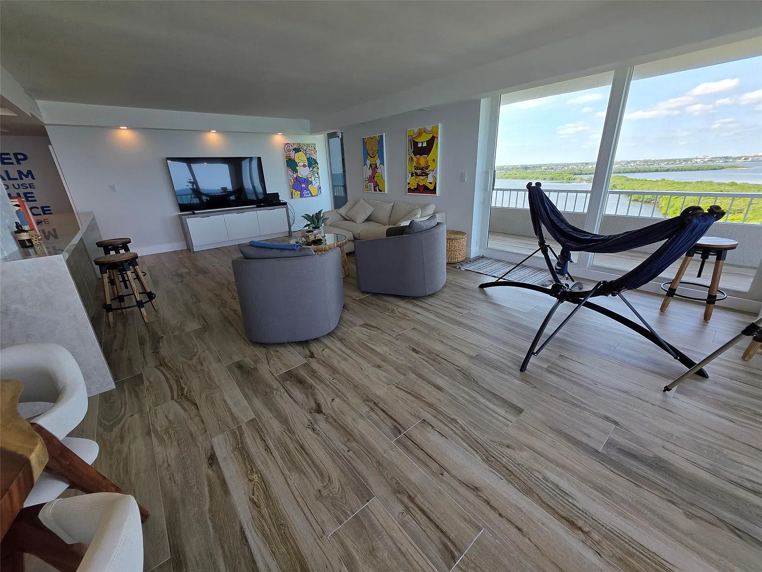 2 bed, 2.0 bath, 1435 sqft, $9,000 — Photo 3