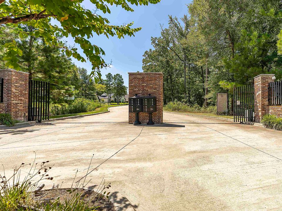 1st image of 210 Longleaf Dr