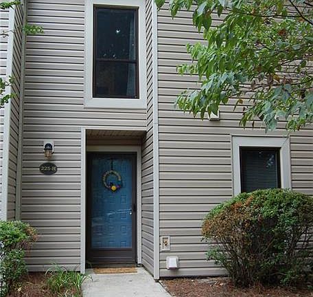 2nd image of 225 Village Ln Unit H