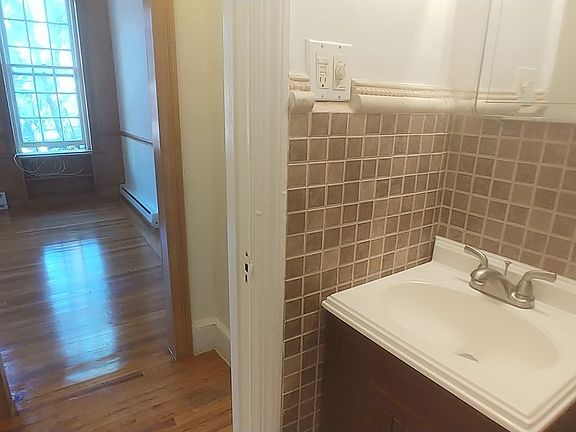 5th image of 26 W 95th St APT 5