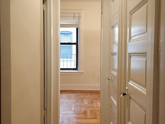 5th image of 107 W 82nd St APT 4C