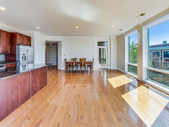 4th image of 2326 W Giddings St #304
