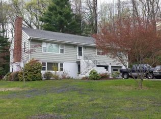 195 Strobel Rd, Trumbull, CT 06611