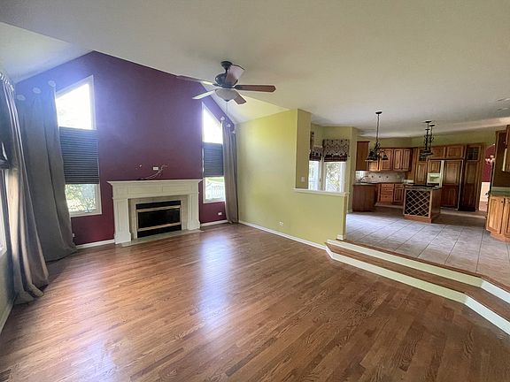 5th image of 915 Burnham Ct