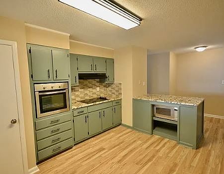 1st image of 300 Cumberland Dr SE #R