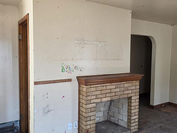 3rd image of 402 N 3rd St