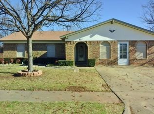 621 Rockledge Dr, Saginaw, TX 76179