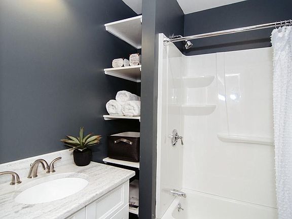 4th image of 194 Elmwood Ave #0