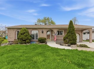18 Idlewood Dr, Tonawanda, NY 14150
