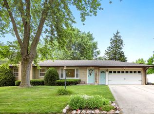 241 Snow St, Sugar Grove, IL 60554