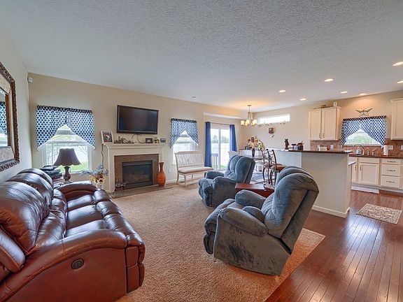 5th image of 346 Hardwood Ave