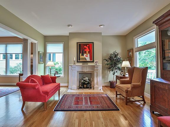 5th image of 551 Stanley Ave