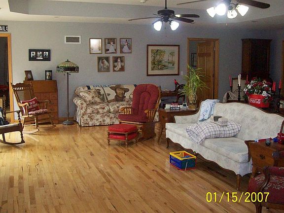 5th image of 404 Saint Andrews Ln