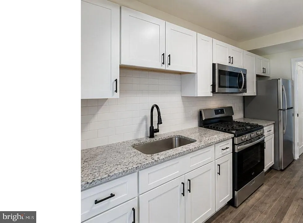 3 bed, 2.0 bath, 2749 sqft, $1,375 — Photo 1