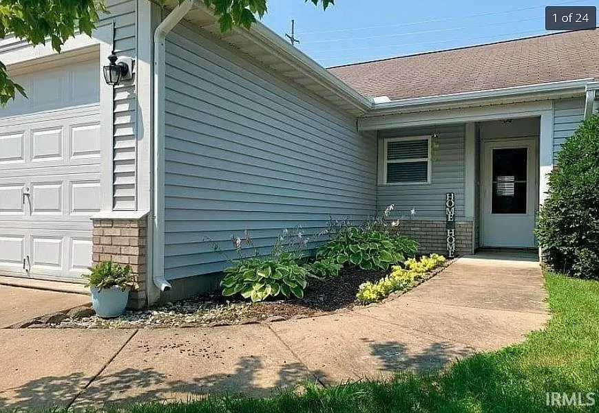 3 bed, 2.0 bath, 1057 sqft, $1,695 — Photo 1