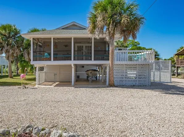 32 Sunrise Ln, Panacea, FL 32346
