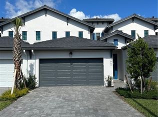 7460 Rockefeller Dr, Naples, FL 34119