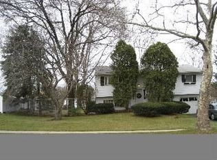 68 Koenig Ln, Freehold, NJ 07728