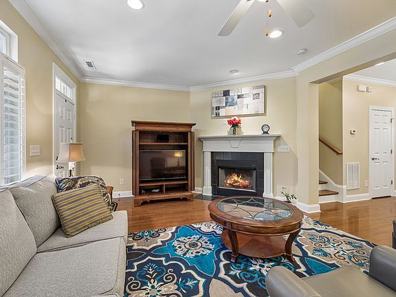 4th image of 1436 Burnside Dr