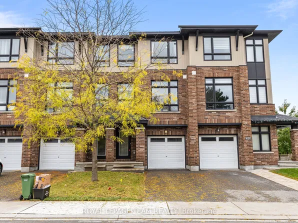 422 Tralee Rd, Ottawa, ON K2J 5Z7