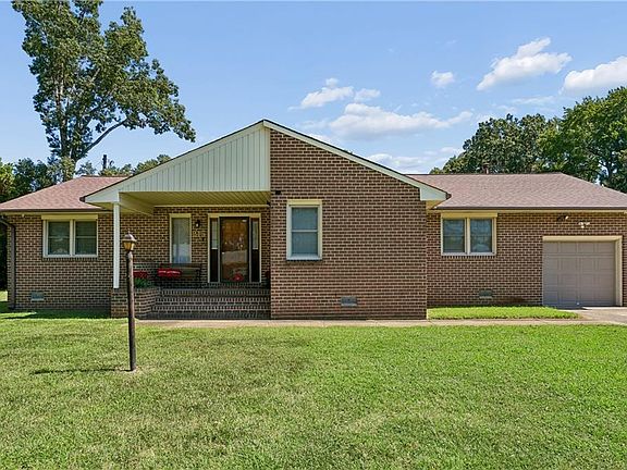 2nd image of 215 Woodbury Forrest Dr