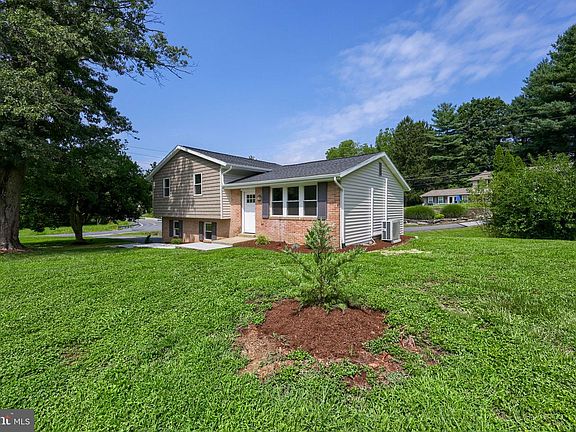4th image of 100 Spring Meadow Ln
