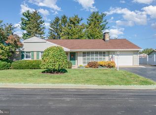 13 Greenway Dr, Mechanicsburg, PA 17055