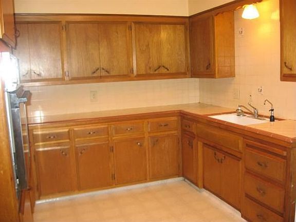 4th image of 2011 Cinderella Ln