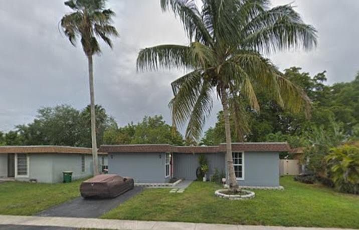 1st image of 7907 NW 75th Ave