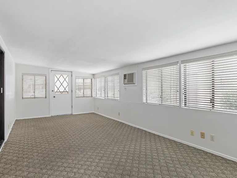 5223 E Lindstrom Ln — Photo 12