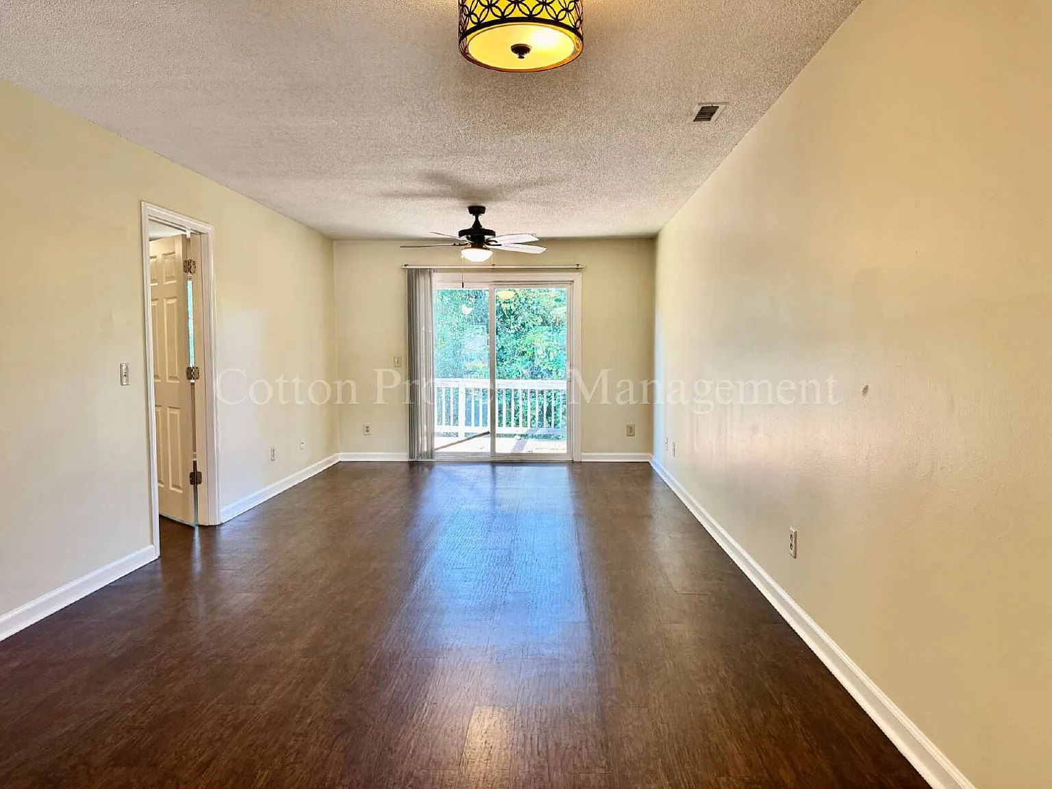 2 bed, 2.0 bath, 912 sqft, $1,300 — Photo 4