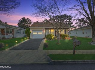 19 Manitoba Ct, Toms River, NJ 08757