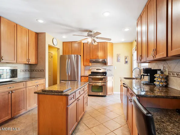 87 Newbury Road, Howell, NJ 07731