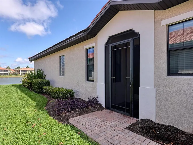 10424 Crooked Creek Dr — Photo 5
