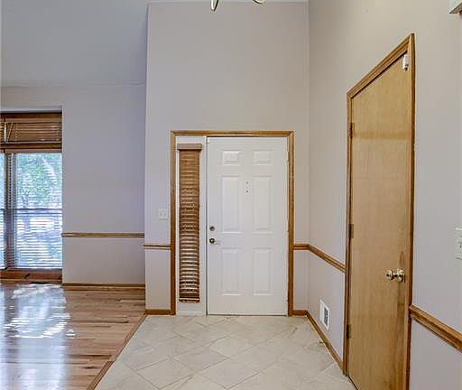 2nd image of 5612 W 152nd Pl