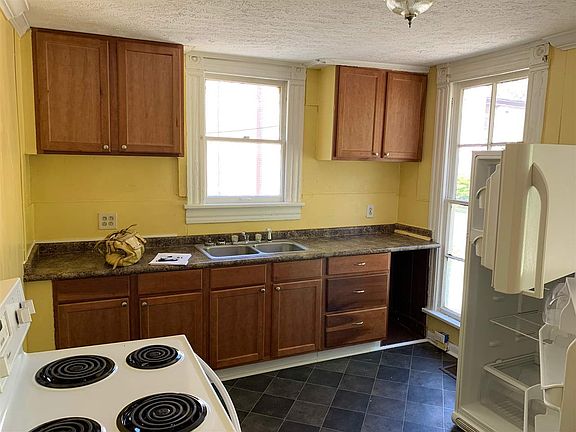3rd image of 808 N Highland Ave