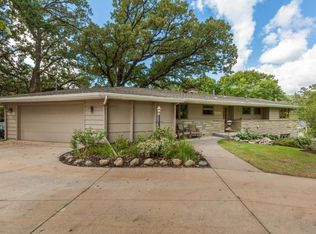 5755 Westbrook Rd, Golden Valley, MN 55422