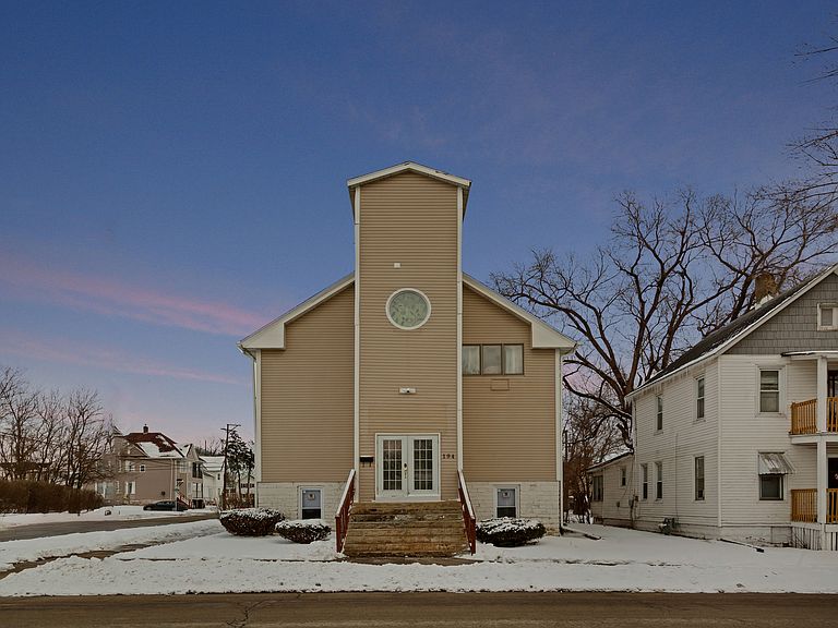 Listing photo 2