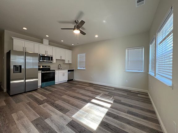3rd image of 1607 Redwood Ln