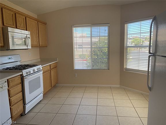 5th image of 1525 Dusty Canyon St