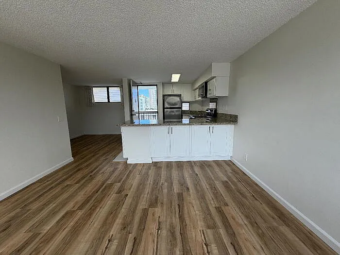 909 Coolidge St — Photo 2