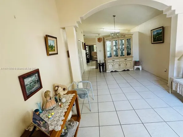 1141 NW 127th Ct, Miami, FL 33182
