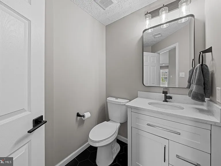 5601 Avonshire Pl #B — Photo 10