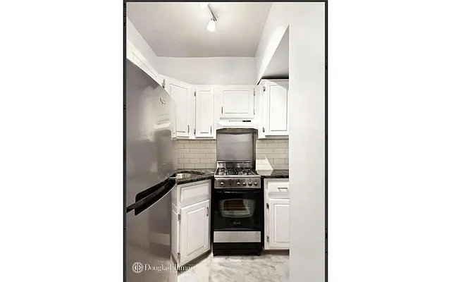 Rented by Douglas Elliman | media 8