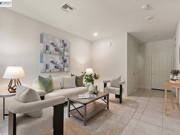 5th image of 730 Amalfi Loop