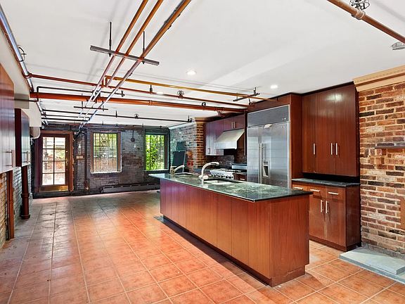 3rd image of 434 1/2 E 75th St #1