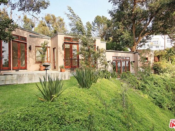 4th image of 3193 Benedict Canyon Dr