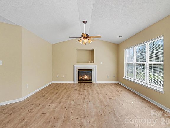 2nd image of 146 Mott Rd