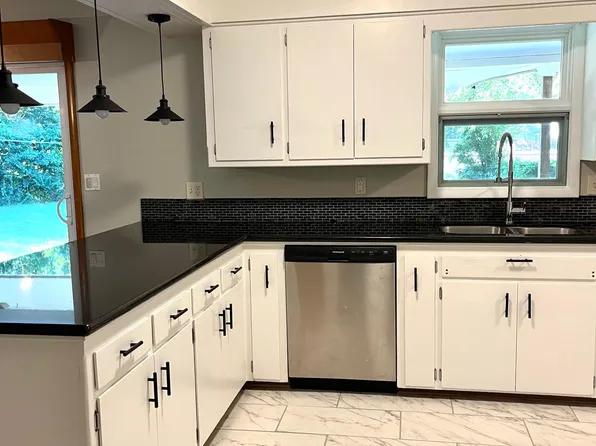8126 E Morningside St, Wichita, KS 67207
